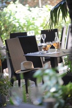 HAPPY LUNCH TIME
